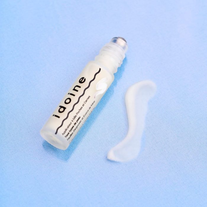 idoine_ecom8344_Roll-On-Poche-cerne-fond-bleu_web